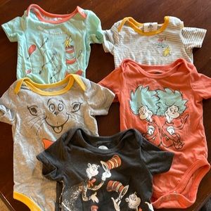 Infant Dr. Seuss short sleeve bodysuit set. 12 month. 5 pieces.